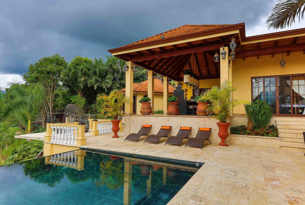 PREMIER LUXURY ESTATE RANCHO VILLA VERDE A FAMILY COMPOUND / BOUTIQUE HOTEL STYLE – 107.95 ACRES