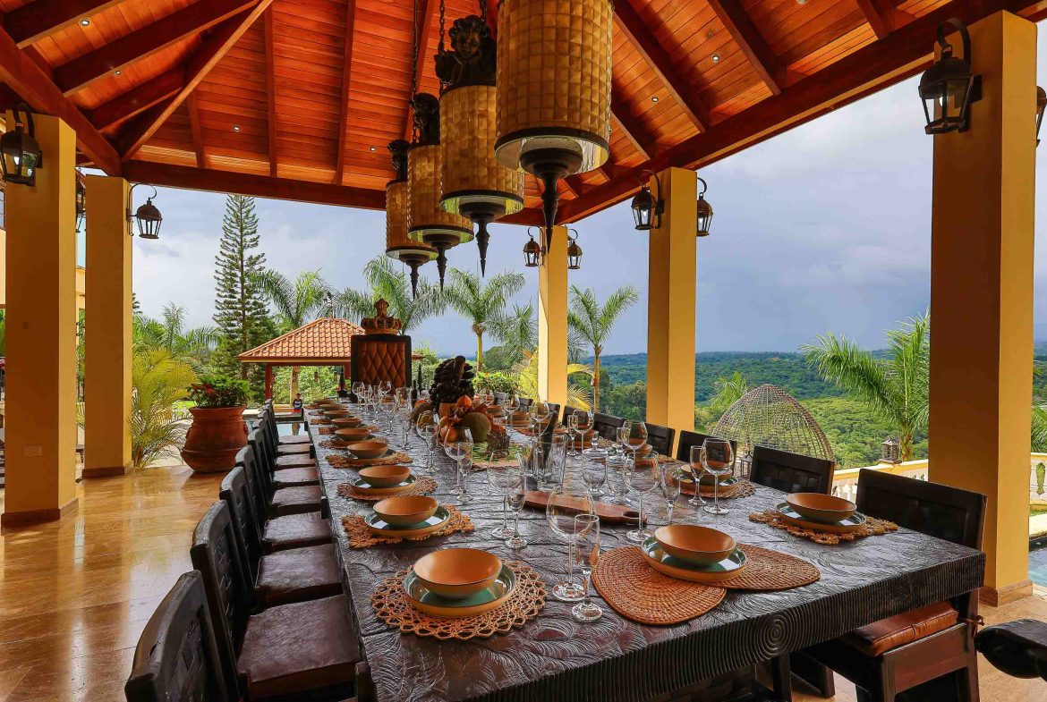PREMIER LUXURY ESTATE RANCHO VILLA VERDE A FAMILY COMPOUND / BOUTIQUE HOTEL STYLE – 107.95 ACRES