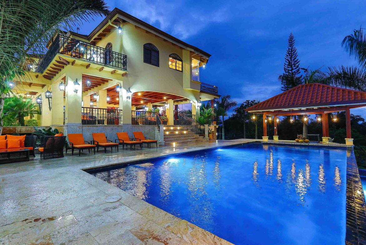 PREMIER LUXURY ESTATE RANCHO VILLA VERDE A FAMILY COMPOUND / BOUTIQUE HOTEL STYLE – 107.95 ACRES