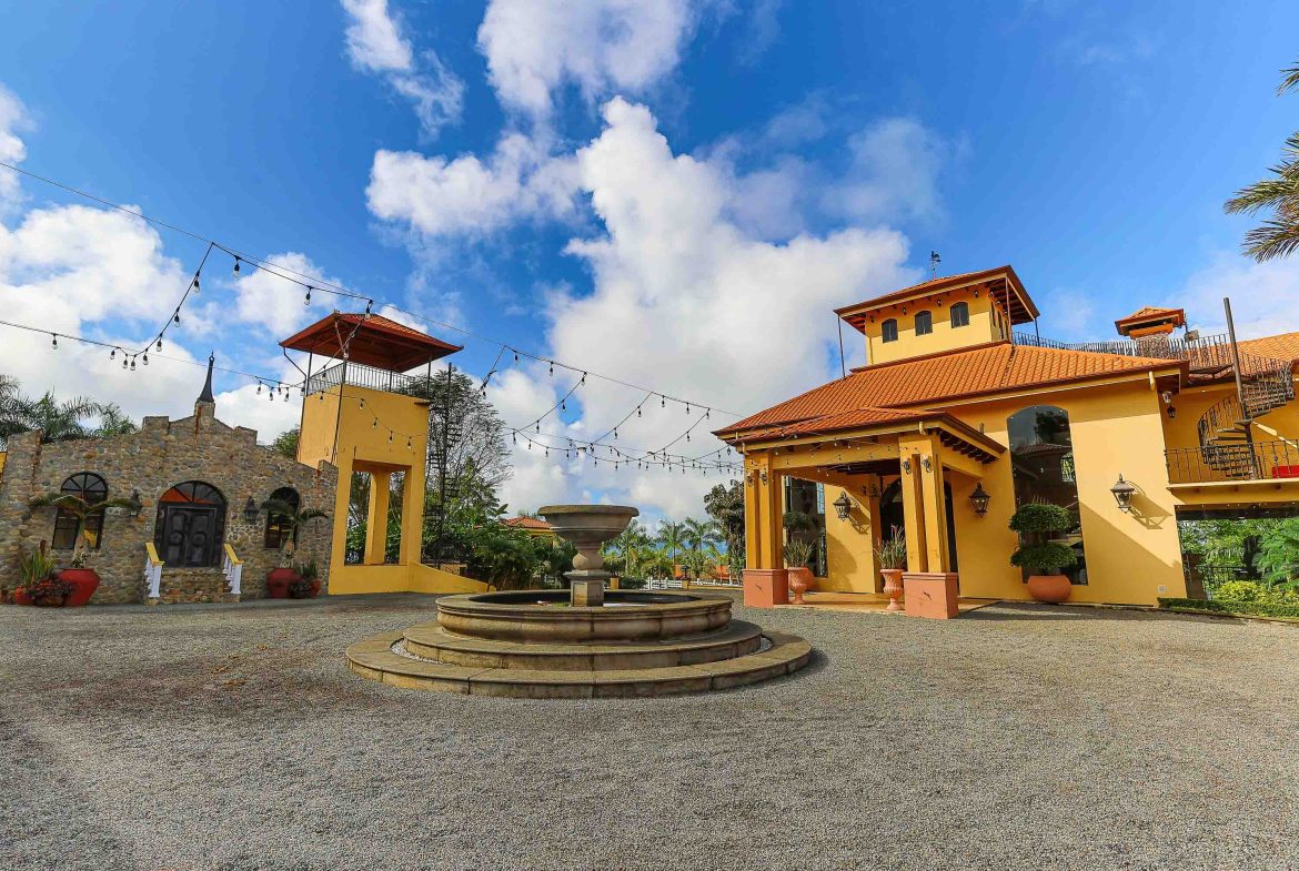 PREMIER LUXURY ESTATE RANCHO VILLA VERDE A FAMILY COMPOUND / BOUTIQUE HOTEL STYLE – 107.95 ACRES, Uvita, Costa Rica — photo 2