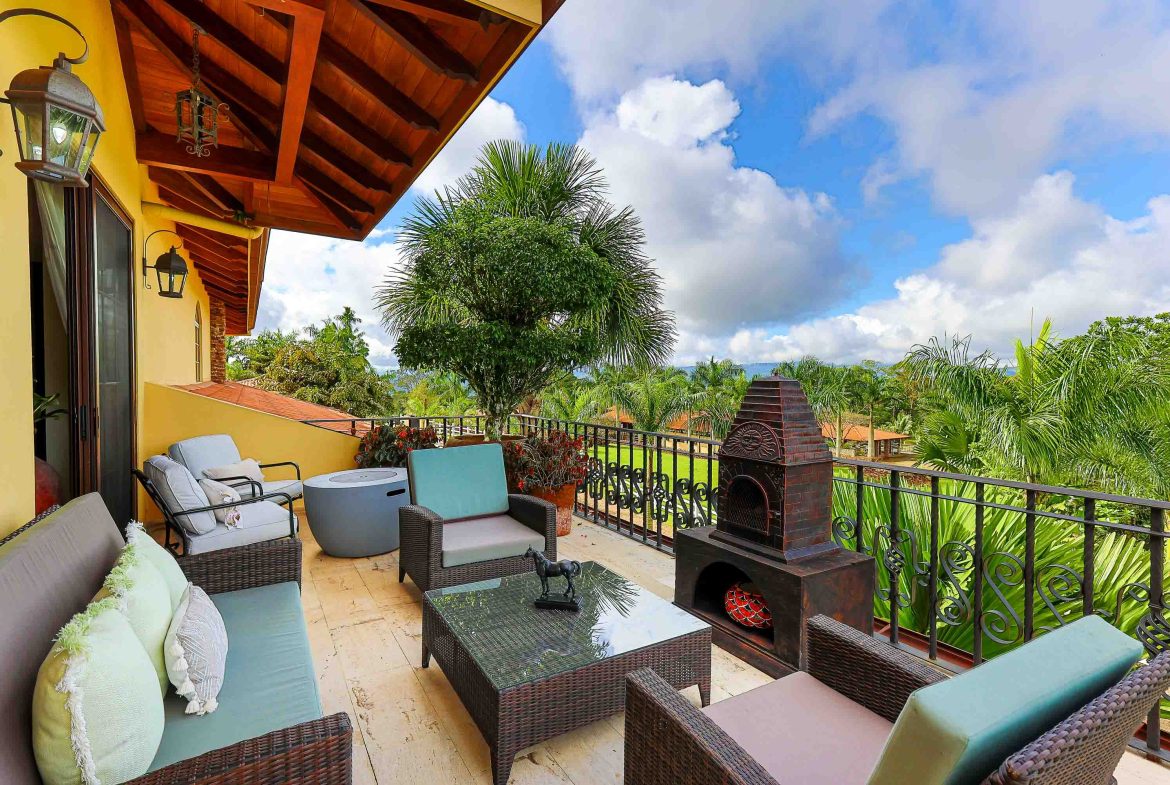 PREMIER LUXURY ESTATE RANCHO VILLA VERDE A FAMILY COMPOUND / BOUTIQUE HOTEL STYLE – 107.95 ACRES