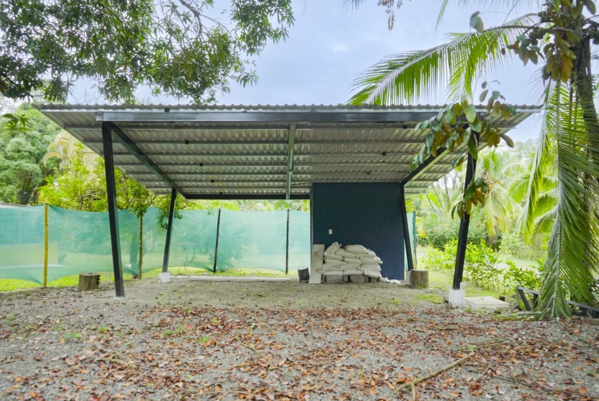 HOUSE AND SMALL TICO STYLE GUEST HOUSE – 1.6 ACRES