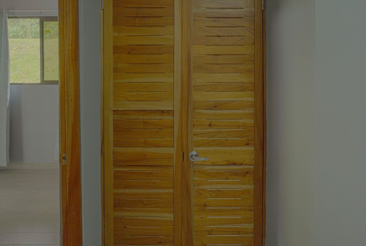 HOUSE AND SMALL TICO STYLE GUEST HOUSE – 1.6 ACRES