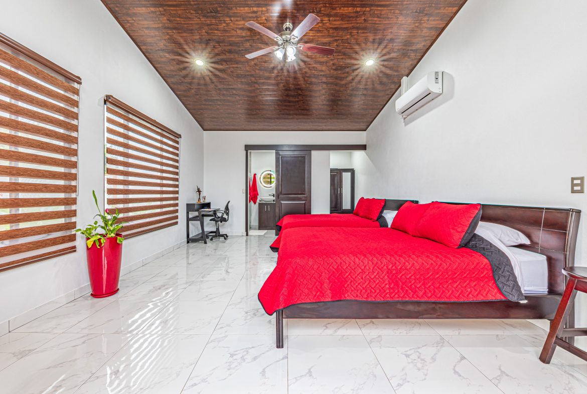 3 RENTAL CASITAS AND A 2 BEDROOM HOME MINUTES TO UVITA – 0.35 ACRES