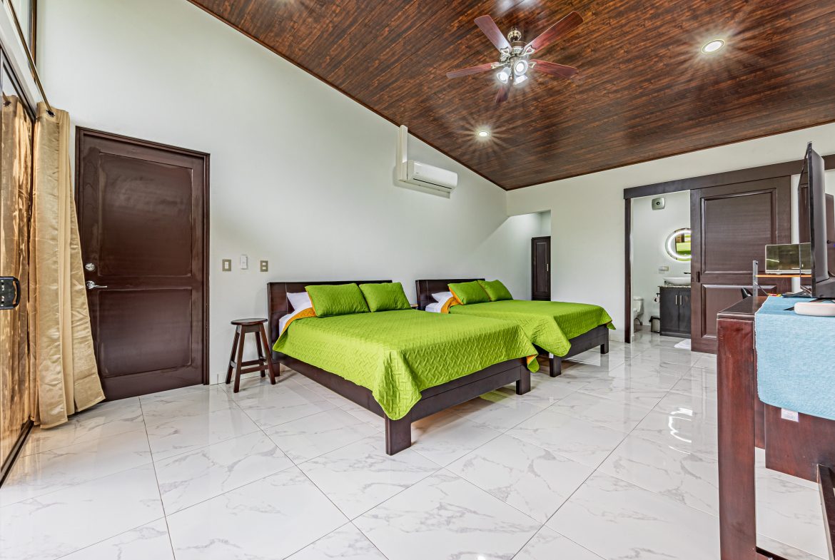 3 RENTAL CASITAS AND A 2 BEDROOM HOME MINUTES TO UVITA – 0.35 ACRES