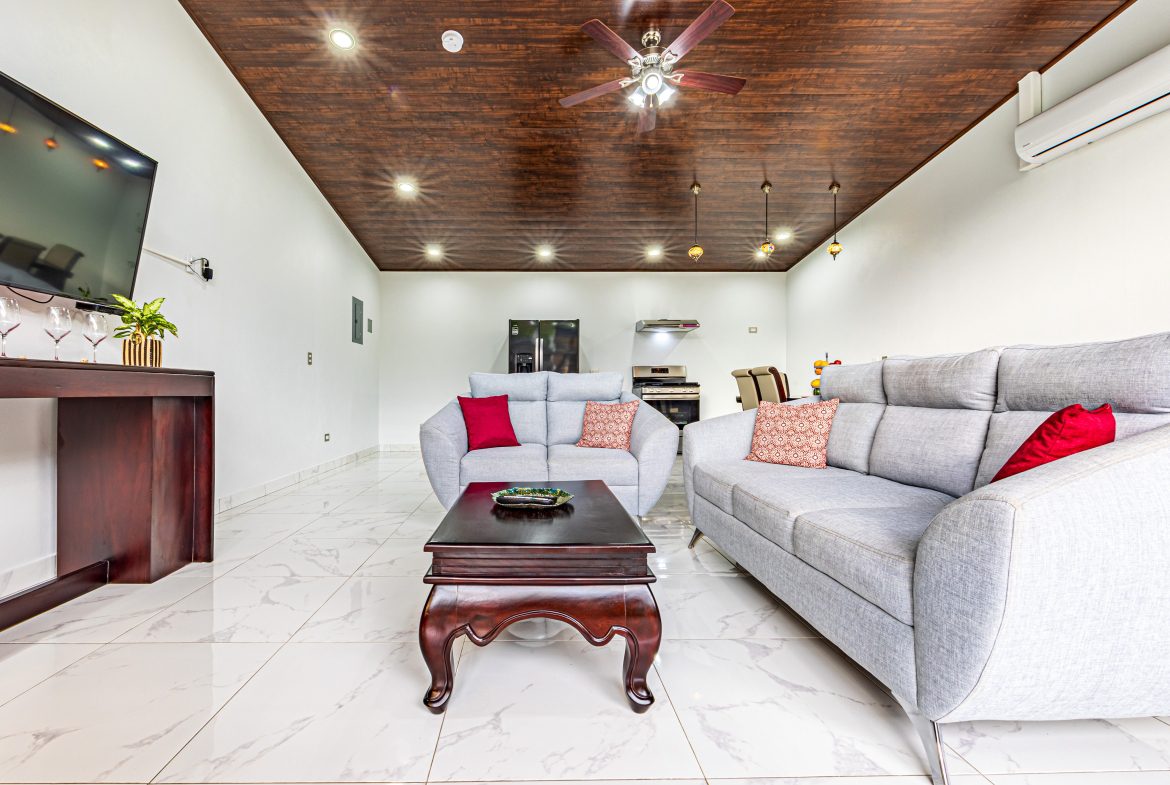 3 RENTAL CASITAS AND A 2 BEDROOM HOME MINUTES TO UVITA – 0.35 ACRES
