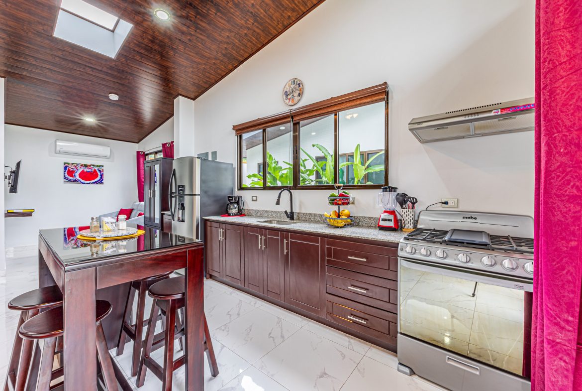 3 RENTAL CASITAS AND A 2 BEDROOM HOME MINUTES TO UVITA – 0.35 ACRES