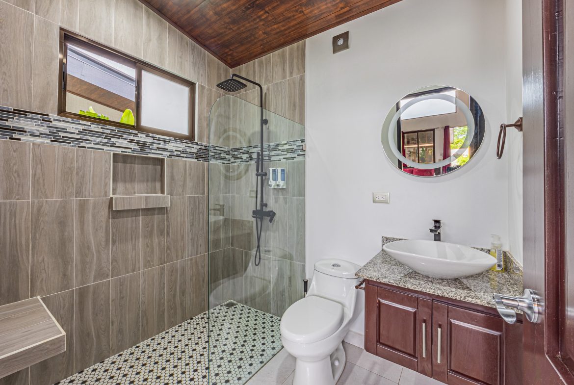 3 RENTAL CASITAS AND A 2 BEDROOM HOME MINUTES TO UVITA – 0.35 ACRES