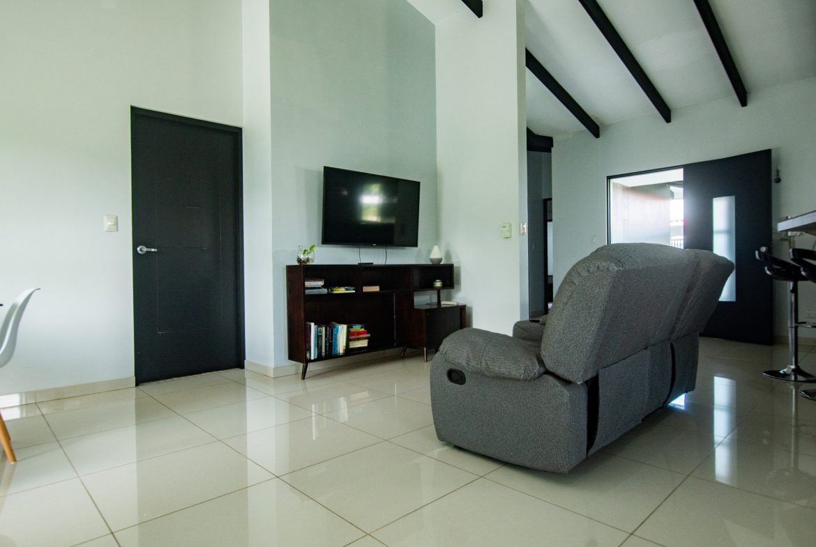 PRIME LOCATION 3 BEDROOM HOME WITH LOVELY SMALL BACKYARD & MOUNTAIN VIEW – 0.12 ACRES