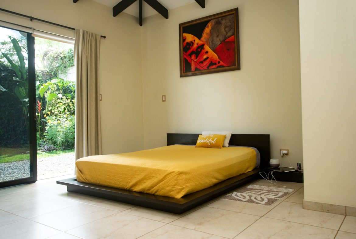 PRIME LOCATION 3 BEDROOM HOME WITH LOVELY SMALL BACKYARD & MOUNTAIN VIEW – 0.12 ACRES