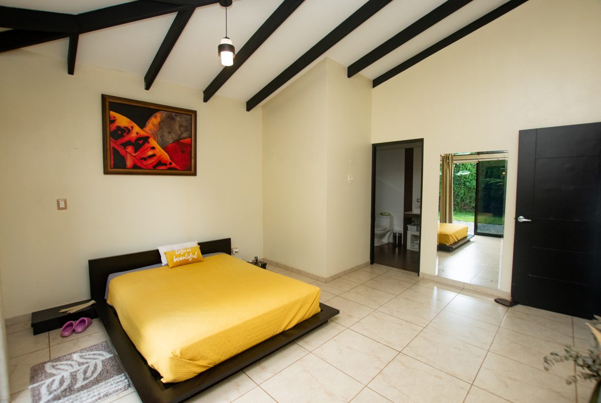 PRIME LOCATION 3 BEDROOM HOME WITH LOVELY SMALL BACKYARD & MOUNTAIN VIEW – 0.12 ACRES