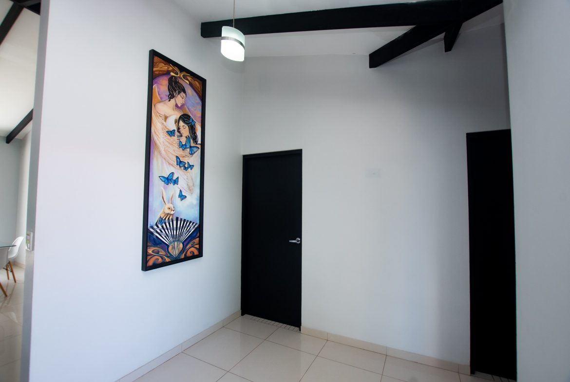PRIME LOCATION 3 BEDROOM HOME WITH LOVELY SMALL BACKYARD & MOUNTAIN VIEW – 0.12 ACRES