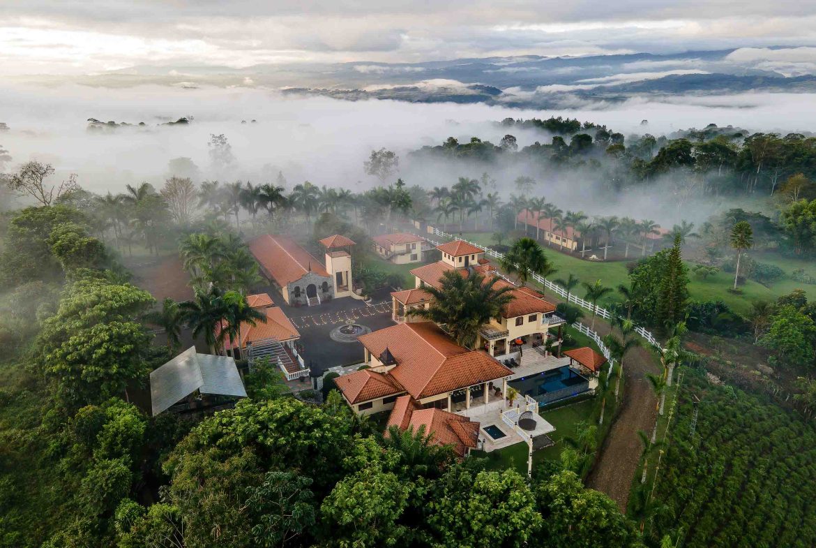PREMIER LUXURY ESTATE RANCHO VILLA VERDE A FAMILY COMPOUND / BOUTIQUE HOTEL STYLE – 107.95 ACRES