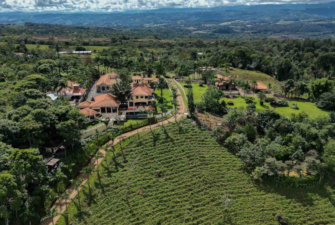 PREMIER LUXURY ESTATE RANCHO VILLA VERDE A FAMILY COMPOUND / BOUTIQUE HOTEL STYLE – 107.95 ACRES