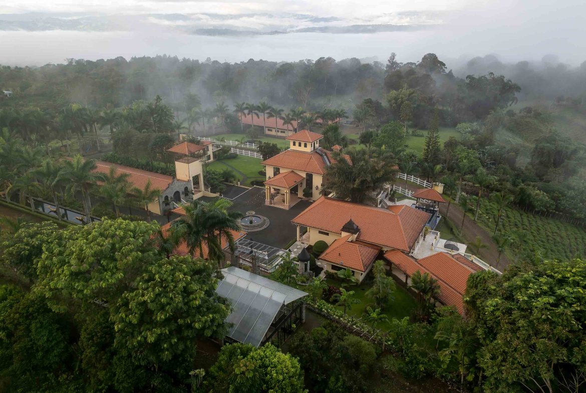 PREMIER LUXURY ESTATE RANCHO VILLA VERDE A FAMILY COMPOUND / BOUTIQUE HOTEL STYLE – 107.95 ACRES