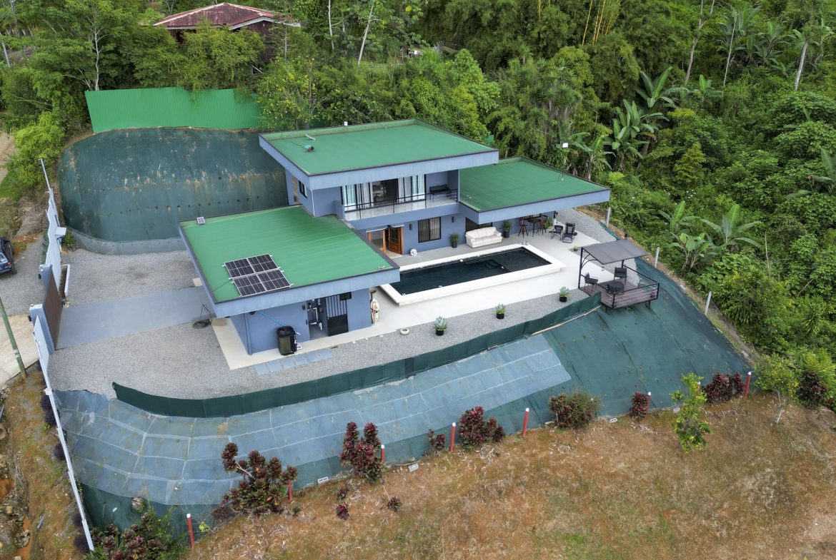 ELEGANT MODERN HOME WITH MOUNTAIN VIEWS, PRIVATE POOL AND GUEST APARMENT – 0.28 ACRES