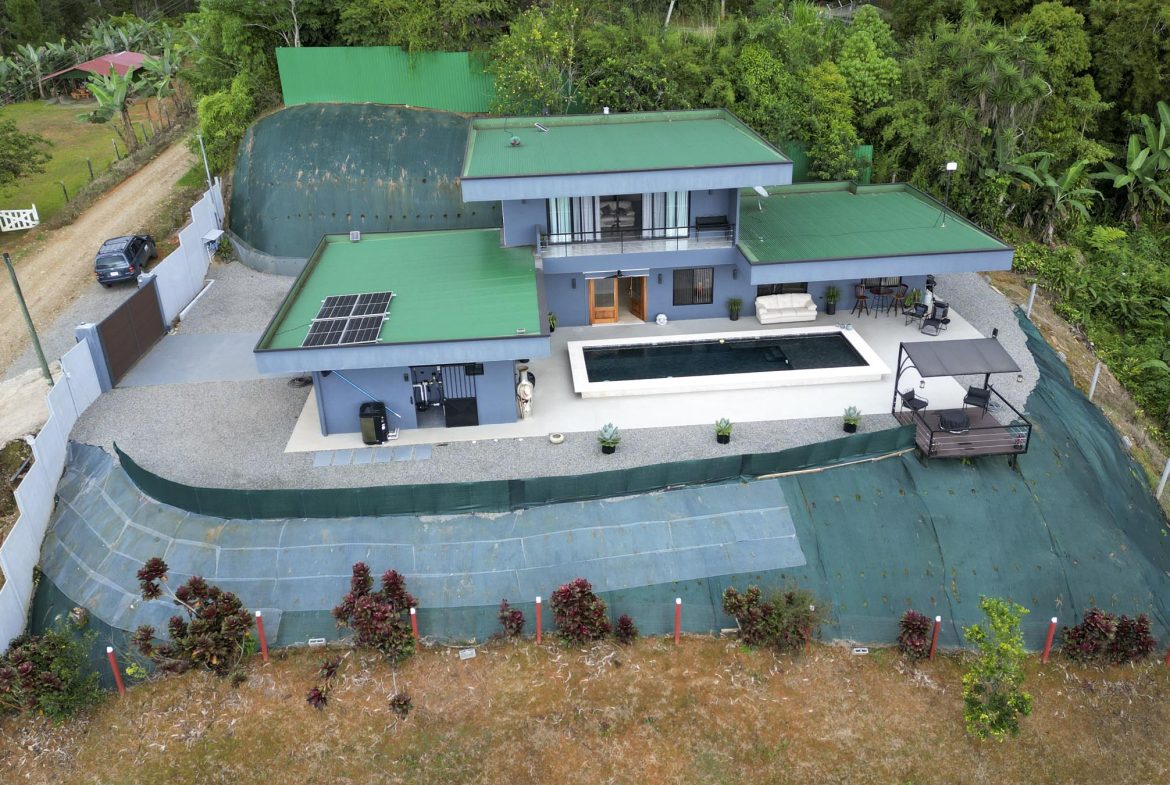 ELEGANT MODERN HOME WITH MOUNTAIN VIEWS, PRIVATE POOL AND GUEST APARMENT – 0.28 ACRES