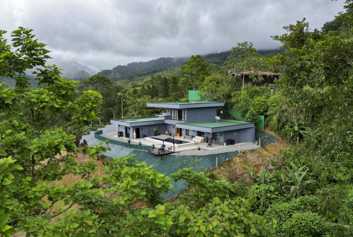 INTRODUCING VILLA CURA SOUL: AN IDYLLIC MODERN TROPICAL LUXURY RESIDENCE – 0.28 ACRES, Uvita, Costa Rica — photo 2