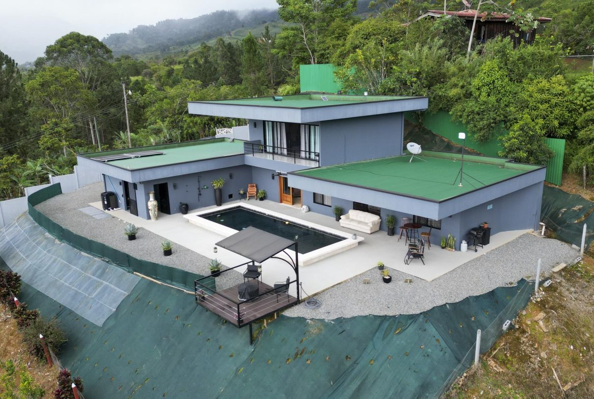 ELEGANT MODERN HOME WITH MOUNTAIN VIEWS, PRIVATE POOL AND GUEST APARMENT – 0.28 ACRES