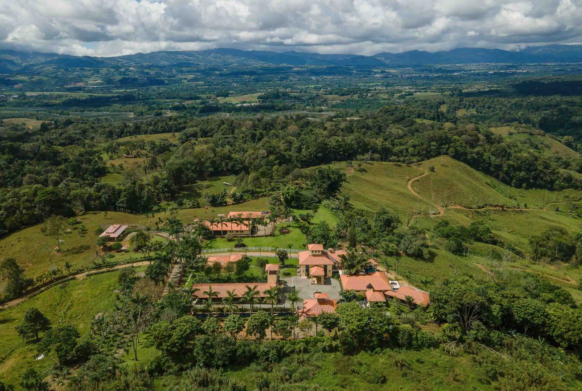 PREMIER LUXURY ESTATE RANCHO VILLA VERDE A FAMILY COMPOUND / BOUTIQUE HOTEL STYLE – 107.95 ACRES