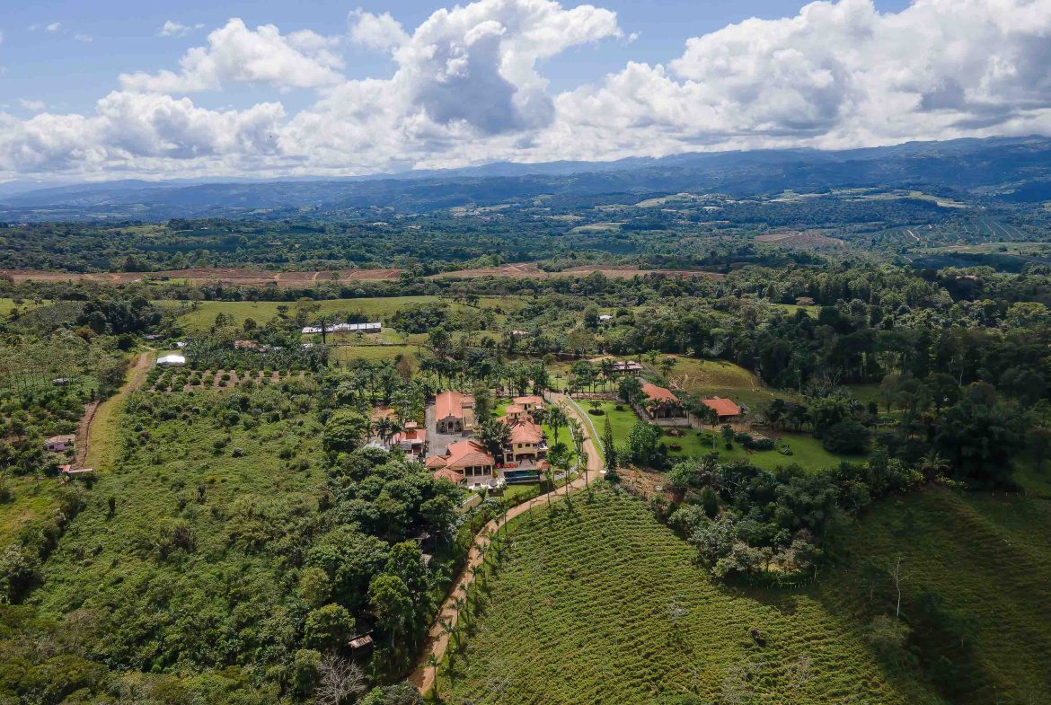 PREMIER LUXURY ESTATE RANCHO VILLA VERDE A FAMILY COMPOUND / BOUTIQUE HOTEL STYLE – 107.95 ACRES