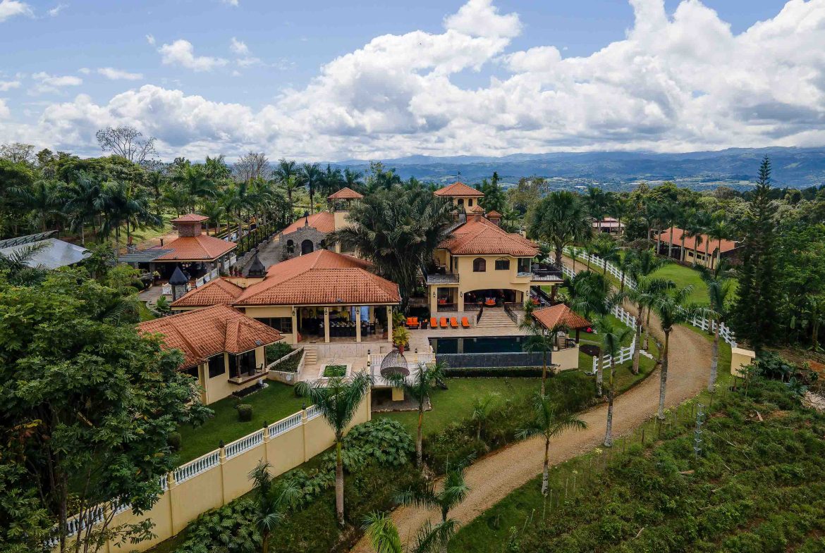 PREMIER LUXURY ESTATE RANCHO VILLA VERDE A FAMILY COMPOUND / BOUTIQUE HOTEL STYLE – 107.95 ACRES