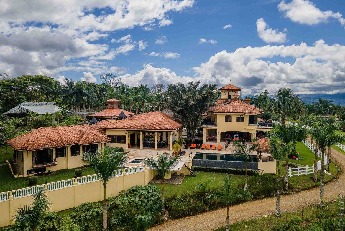 PREMIER LUXURY ESTATE RANCHO VILLA VERDE A FAMILY COMPOUND / BOUTIQUE HOTEL STYLE – 107.95 ACRES