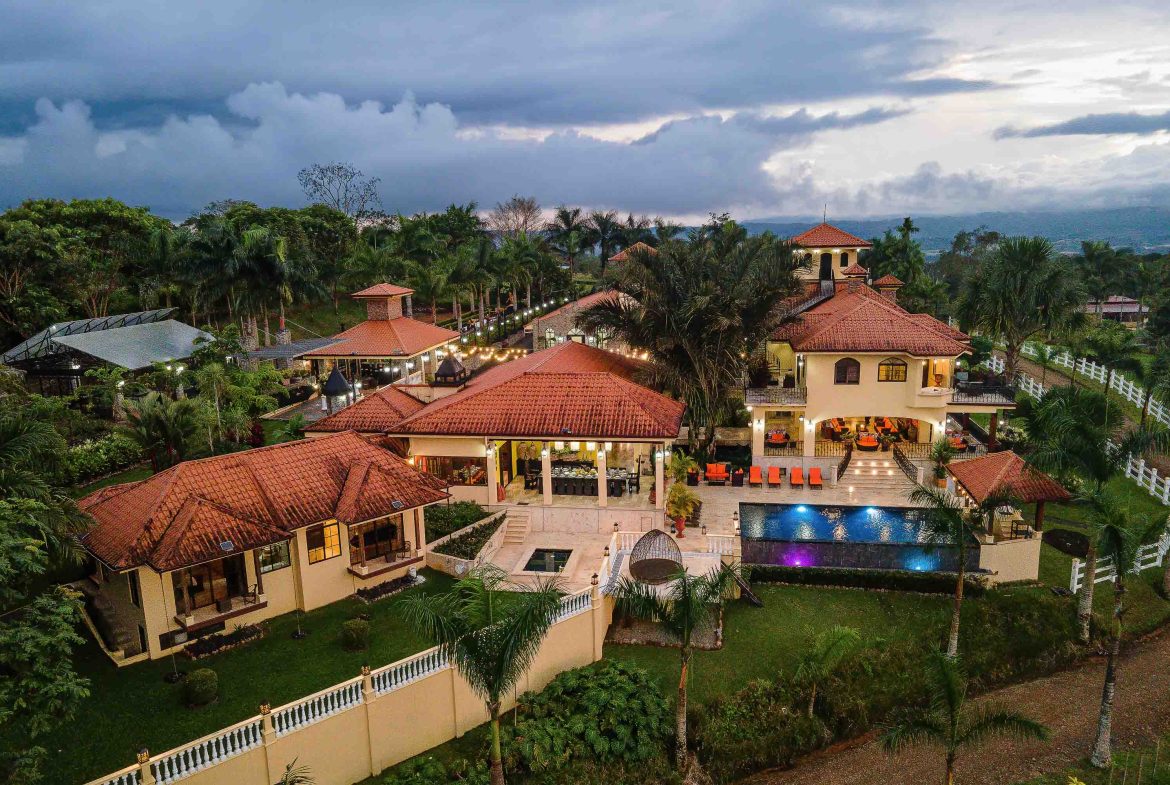 PREMIER LUXURY ESTATE RANCHO VILLA VERDE A FAMILY COMPOUND / BOUTIQUE HOTEL STYLE – 107.95 ACRES