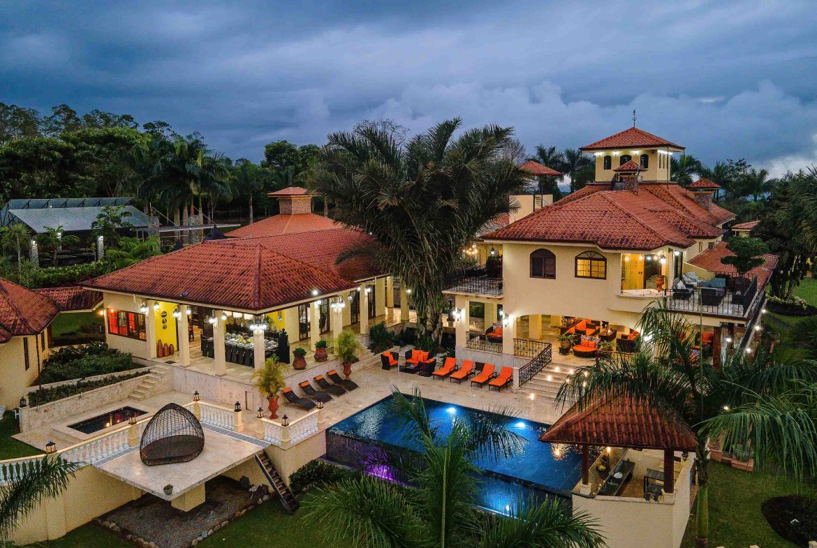 PREMIER LUXURY ESTATE RANCHO VILLA VERDE A FAMILY COMPOUND / BOUTIQUE HOTEL STYLE – 107.95 ACRES, Uvita, Costa Rica — photo 4