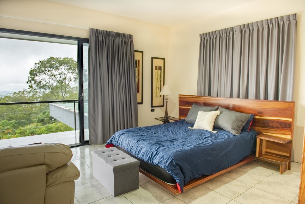 ELEGANT MODERN HOME WITH MOUNTAIN VIEWS, PRIVATE POOL AND GUEST APARMENT – 0.28 ACRES