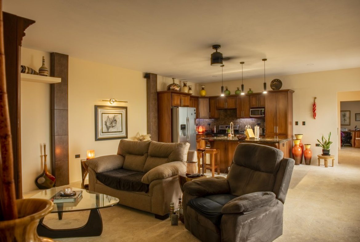 ELEGANT MODERN HOME WITH MOUNTAIN VIEWS, PRIVATE POOL AND GUEST APARMENT – 0.28 ACRES