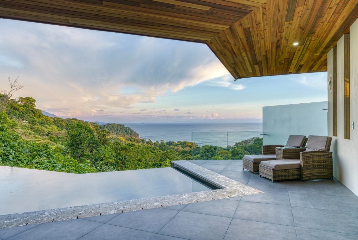 LUXURIOUS TROPICAL STYLE 4 BEDROOM CASA SULIT – 2 ACRES