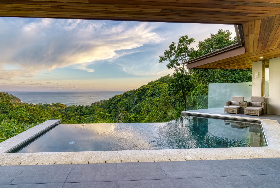 LUXURIOUS TROPICAL STYLE 4 BEDROOM CASA SULIT – 2 ACRES