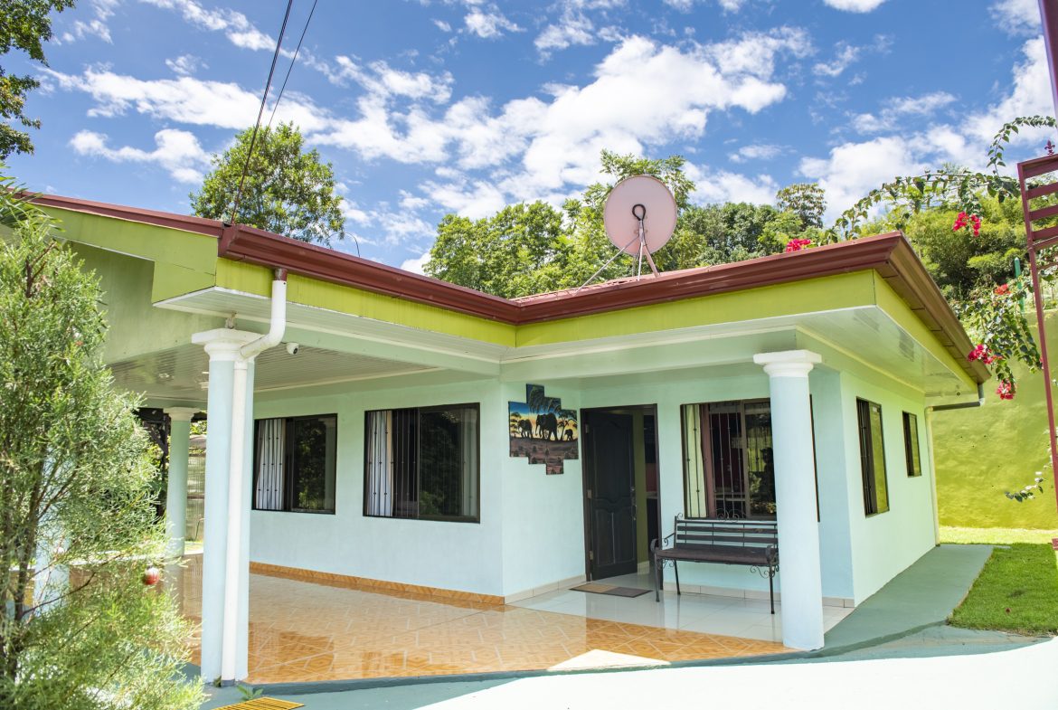 SECLUDED PARADISE RETREAT: FULLY FURNISHED 2-BR HOME IN LA BONITA, SAN ISIDRO – 0.19 ACRES, Uvita, Costa Rica — photo 4