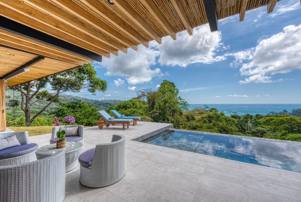 LUXURY 5 BEDROOM HOME WITH AMAZING OCEAN VIEWS – 3.34 ACRES