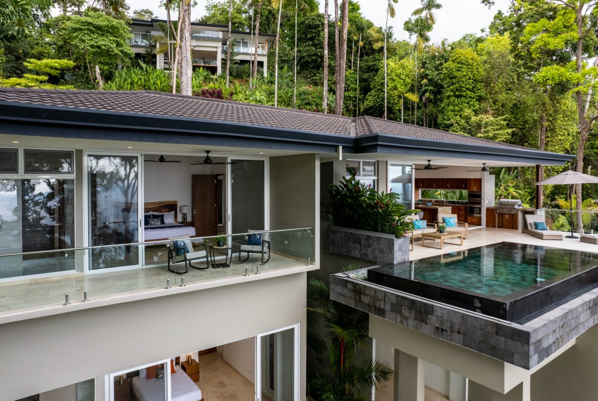 MODERN TROPICAL 4 BEDROOM IN GATED COMMUNITY NEAR DOMINICAL