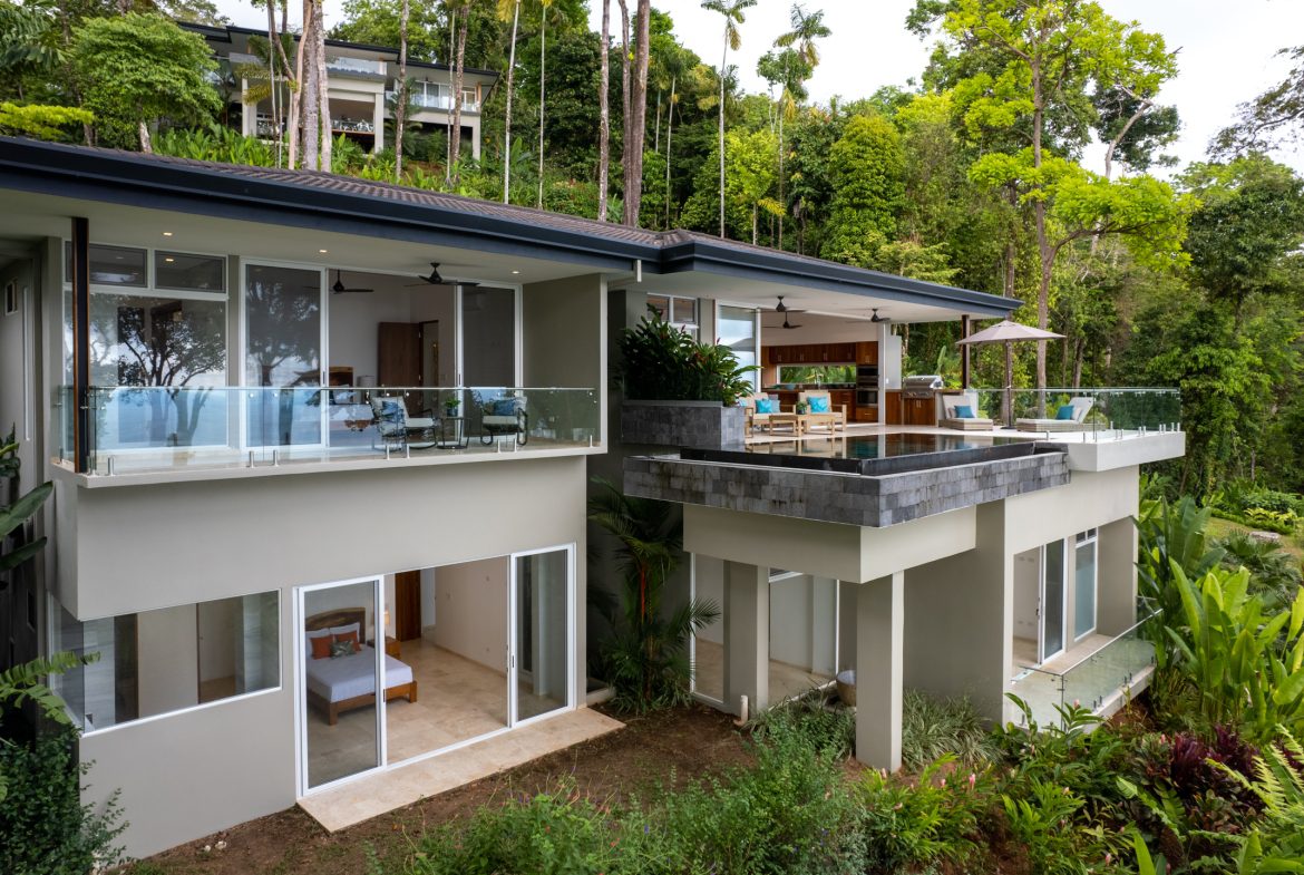 MODERN TROPICAL 4 BEDROOM IN GATED COMMUNITY NEAR DOMINICAL