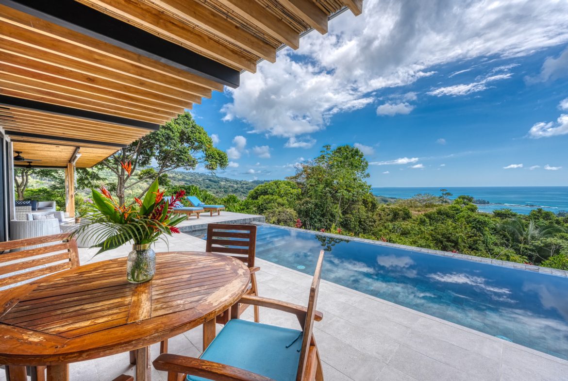 LUXURY 5 BEDROOM HOME WITH AMAZING OCEAN VIEWS – 3.34 ACRES