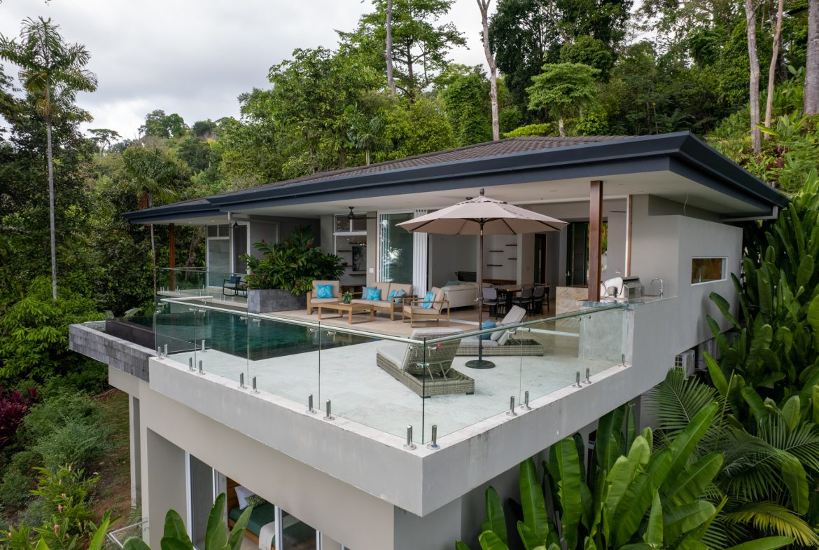 MODERN TROPICAL 4 BEDROOM IN GATED COMMUNITY NEAR DOMINICAL