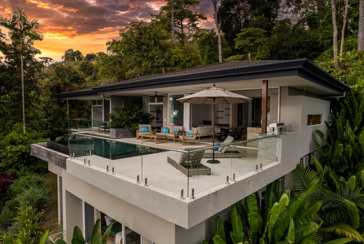 MODERN TROPICAL 4 BEDROOM IN GATED COMMUNITY NEAR DOMINICAL