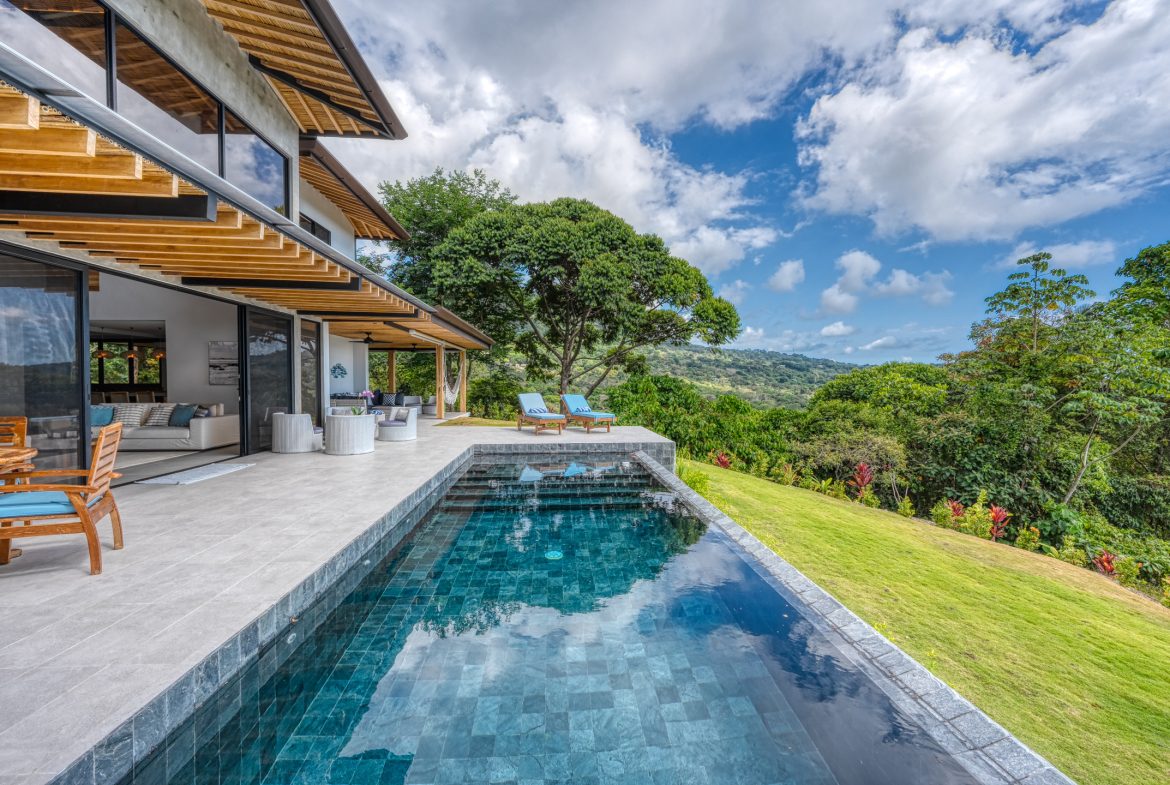 LUXURY 5 BEDROOM HOME WITH AMAZING OCEAN VIEWS – 3.34 ACRES