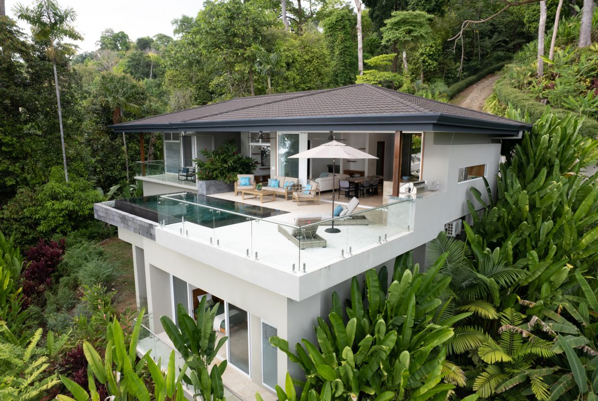 MODERN TROPICAL 4 BEDROOM IN GATED COMMUNITY NEAR DOMINICAL