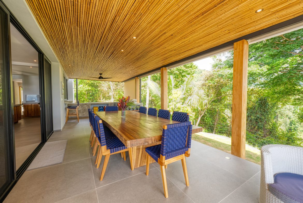 LUXURY 5 BEDROOM HOME WITH AMAZING OCEAN VIEWS – 3.34 ACRES