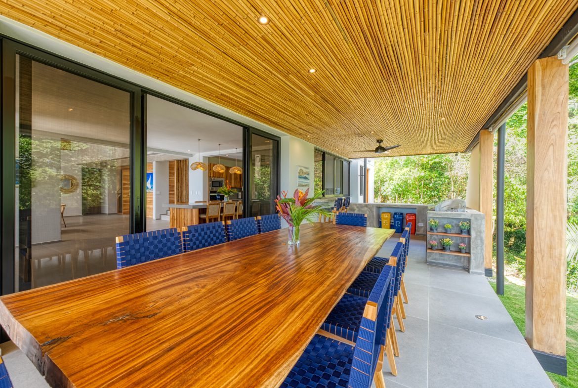 LUXURY 5 BEDROOM HOME WITH AMAZING OCEAN VIEWS – 3.34 ACRES