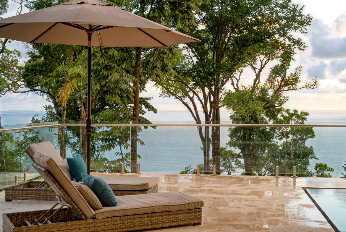 MODERN TROPICAL 4 BEDROOM IN GATED COMMUNITY NEAR DOMINICAL