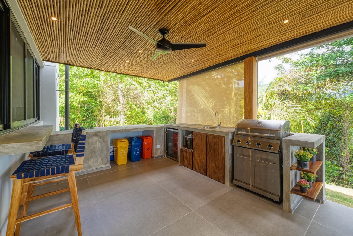 LUXURY 5 BEDROOM HOME WITH AMAZING OCEAN VIEWS – 3.34 ACRES