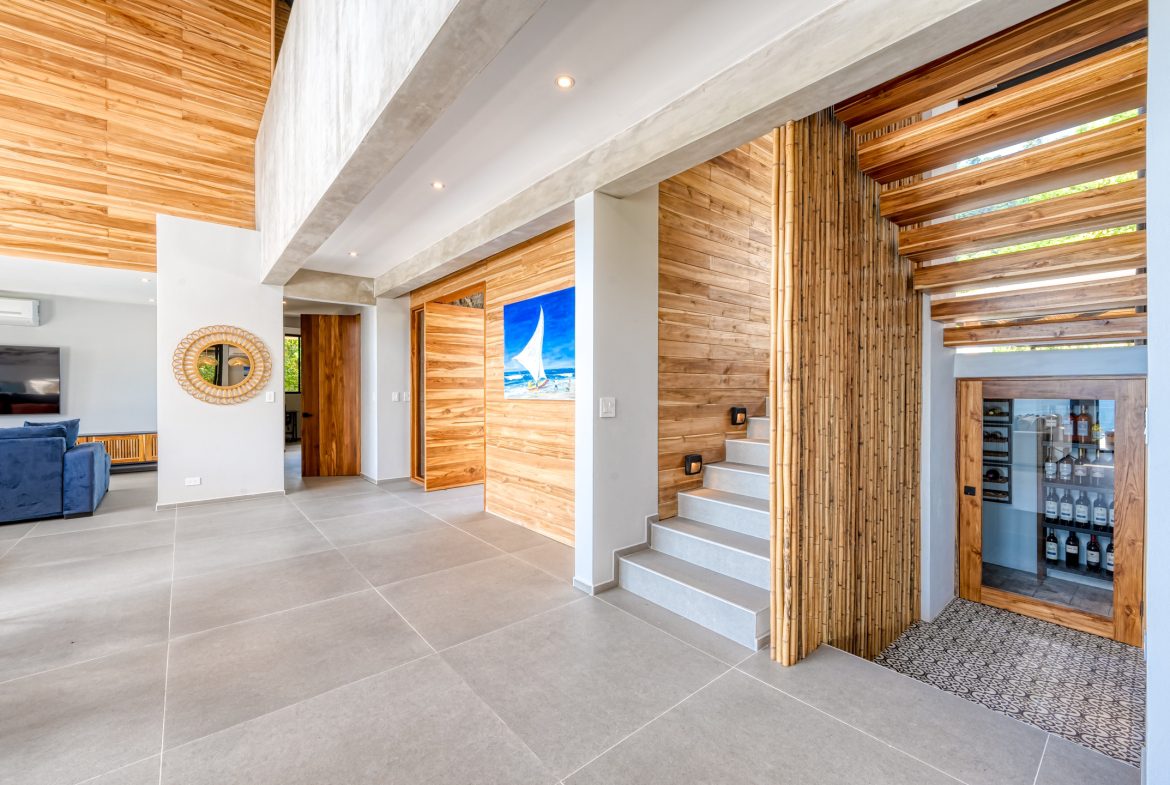 LUXURY 5 BEDROOM HOME WITH AMAZING OCEAN VIEWS – 3.34 ACRES