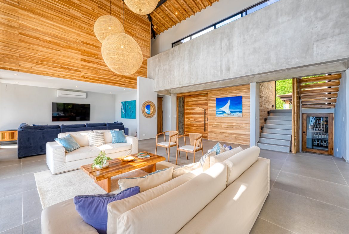 LUXURY 5 BEDROOM HOME WITH AMAZING OCEAN VIEWS – 3.34 ACRES