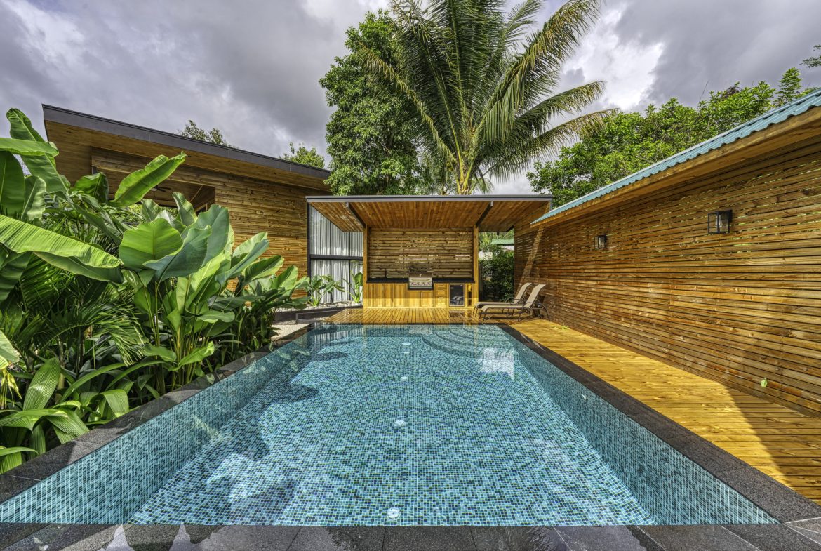 3 MODERN LUXURY VILLAS – WALK TO TOWN IN UVITA – 0.2 ACRES
