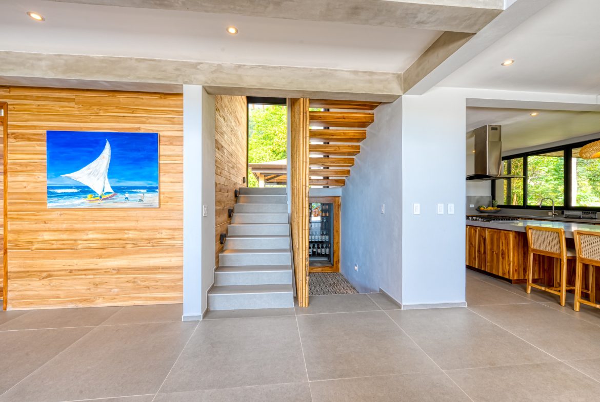 LUXURY 5 BEDROOM HOME WITH AMAZING OCEAN VIEWS – 3.34 ACRES
